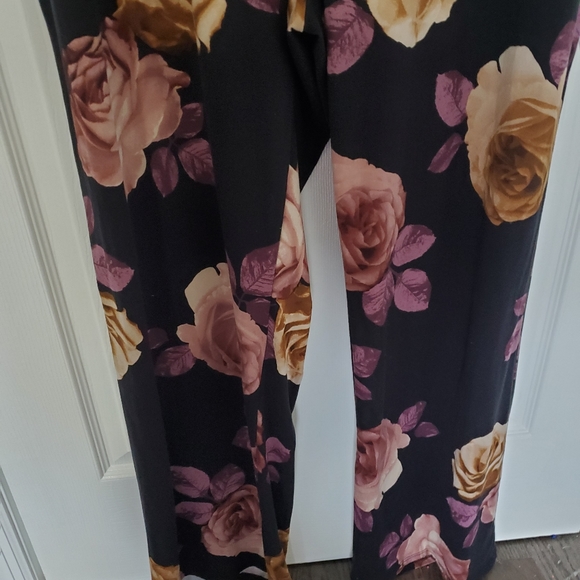 💐Floral Jumpsuit - Picture 2 of 5